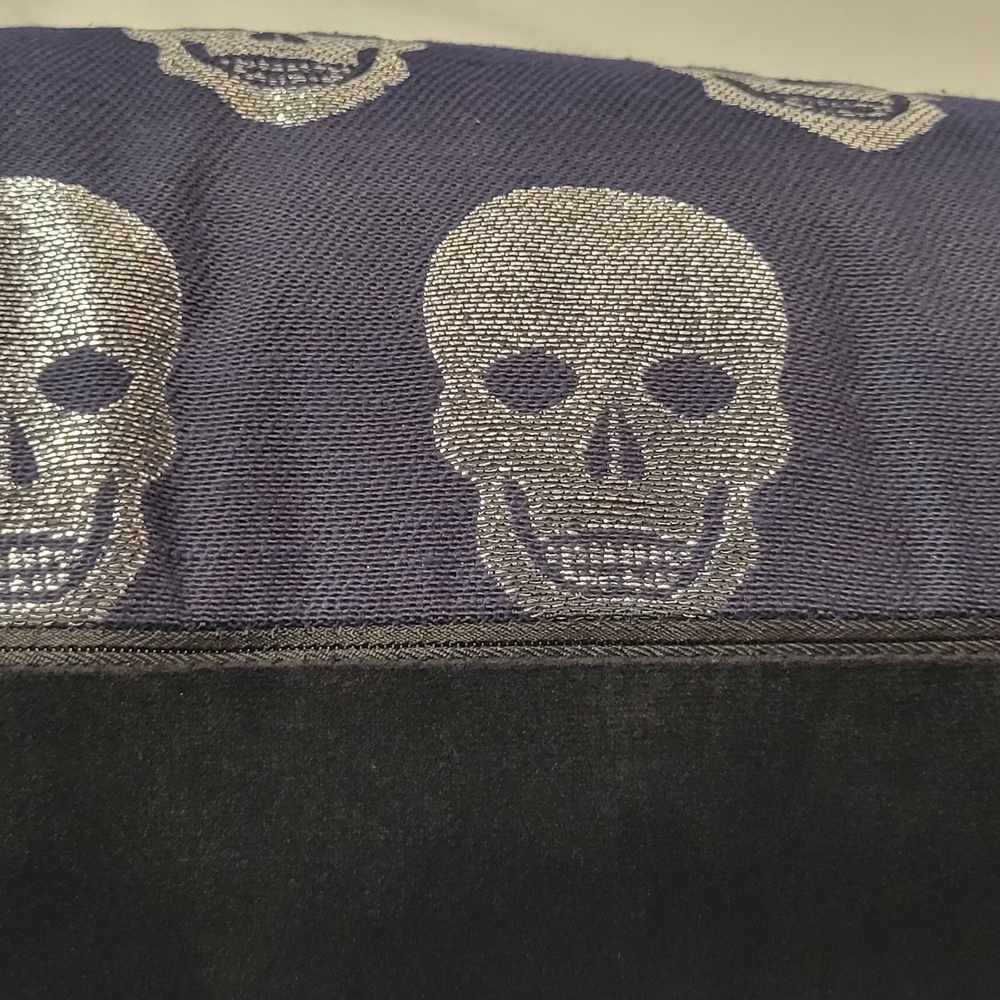 Caldeira Black, Navy and Silver Skull Accent Pillow New Rare - Picture 16 of 16